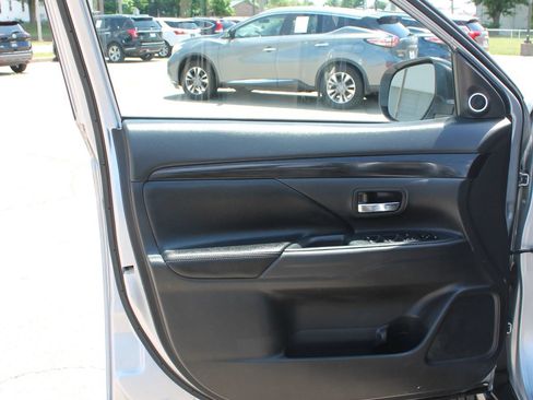Used 2017 Mitsubishi Outlander SEL FWD image 10