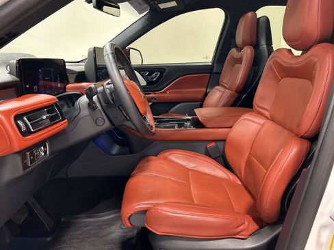 Certified 2025 Lincoln Aviator Reserve w/ Equipment Group 201A image 10