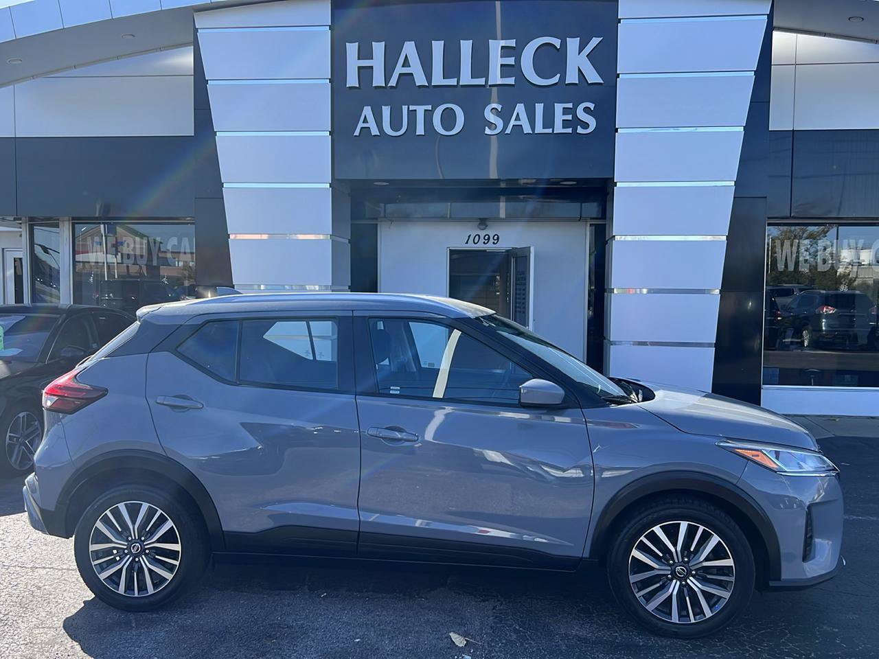 Used 2021 Nissan Kicks SV FWD image 1