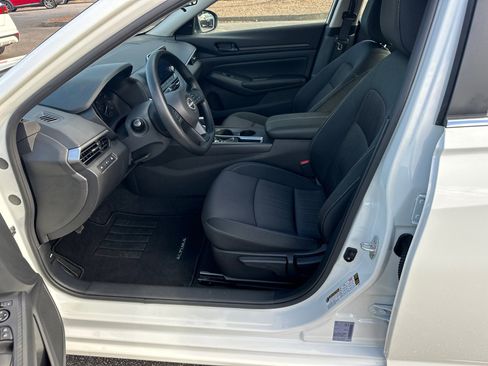 Certified 2025 Nissan Altima 2.5 S image 9