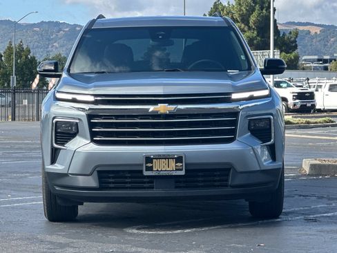 Used 2025 Chevrolet Traverse LT AWD/4WD image 9