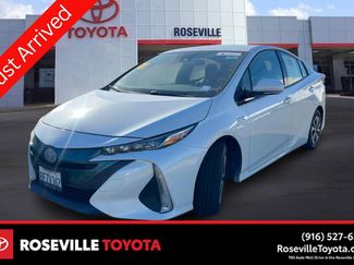 Used 2018 Toyota Prius Prime Plus w/ Carpet Mat Package FWD video 1