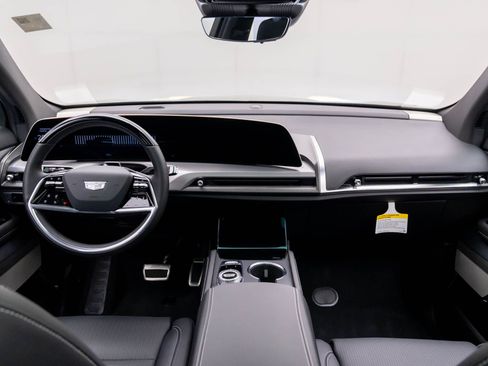 New 2026 Cadillac Vistiq Luxury w/ LPO, Floor Liner Package AWD/4WD image 10