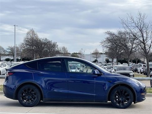 Used 2021 Tesla Model Y Long Range image 3