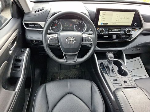 Used 2023 Toyota Highlander XLE image 21