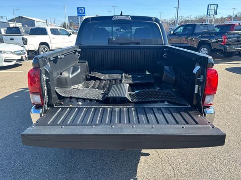 Used 2023 Toyota Tacoma SR5 AWD/4WD image 7