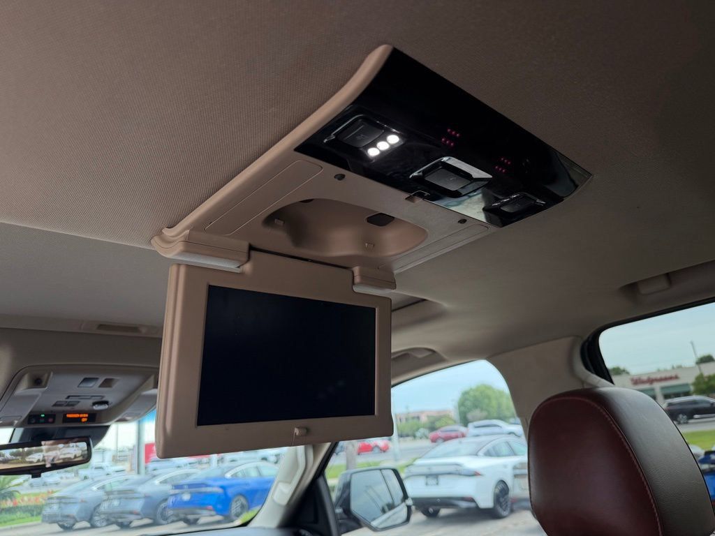 Used 2019 Cadillac Escalade ESV Premium Luxury RWD image 16
