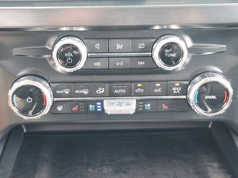 Used 2024 Ford F250 Lariat w/ Lariat Ultimate Package AWD/4WD image 19