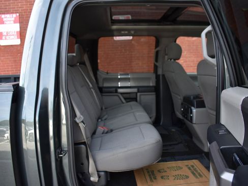 Used 2018 Ford F150 XLT w/ Equipment Group 302A Luxury AWD/4WD image 17