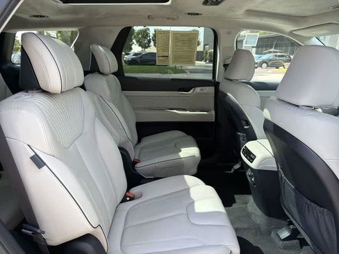 Used 2024 Hyundai Palisade Calligraphy image 40