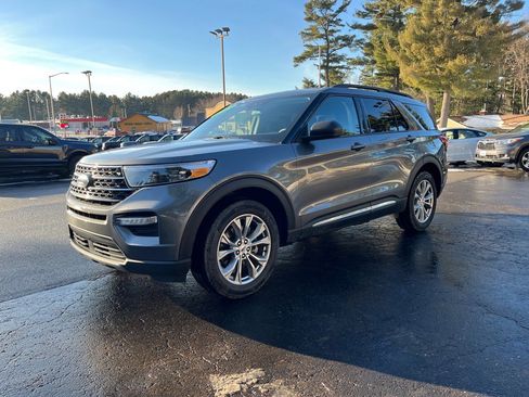 Used 2022 Ford Explorer XLT w/ Equipment Group 202A image 3