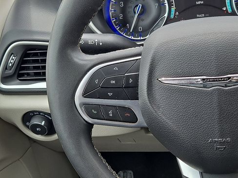 Used 2024 Chrysler Pacifica Touring-L FWD image 18