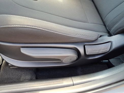 Used 2023 Hyundai Elantra SEL image 11