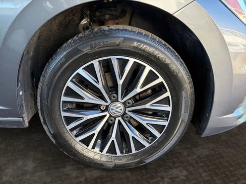 Used 2019 Volkswagen Jetta SEL w/ Cold Weather Package FWD image 42