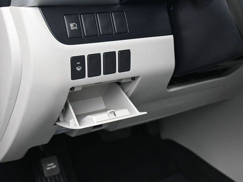 Used 2019 Toyota Highlander LE image 15