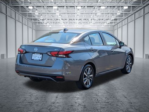 Used 2021 Nissan Versa SV FWD image 5