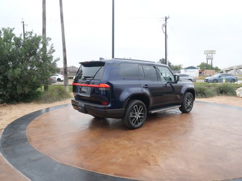 Used 2025 Lexus GX 550 image 3