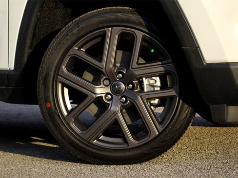 New 2026 Jeep Compass Latitude image 3