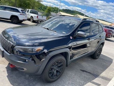 Used 2019 Jeep Cherokee Trailhawk AWD/4WD image 2