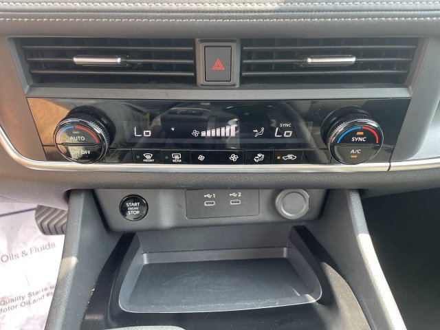 Used 2025 Nissan Rogue SV FWD image 23