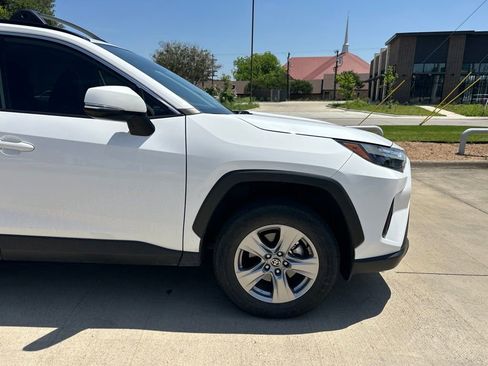 Used 2022 Toyota RAV4 XLE FWD image 11