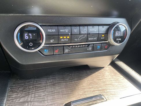 Used 2020 Ford Expedition Max Limited image 28