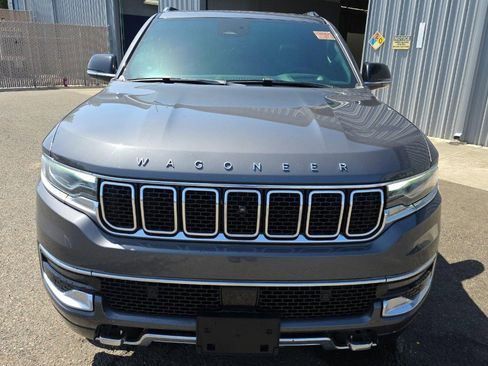 Used 2023 Jeep Wagoneer L Series III w/ Premium Group I AWD/4WD image 3