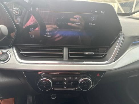 Used 2025 Chevrolet Trax LT FWD image 11