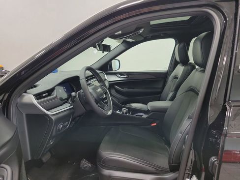 New 2025 Jeep Grand Cherokee L Altitude image 10