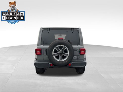 Used 2018 Jeep Wrangler Unlimited Sahara image 6