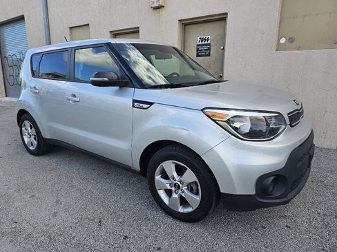 Used 2018 Kia Soul ! FWD image 5