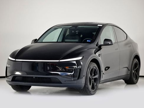 Used 2026 Tesla Model Y 2WD image 1