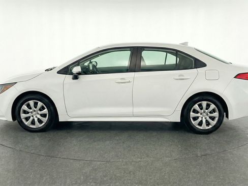 Used 2025 Toyota Corolla LE FWD image 5