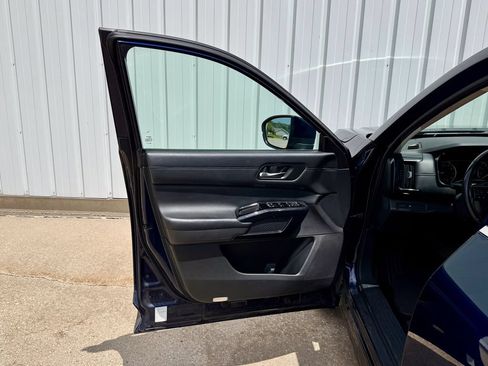 Used 2022 Nissan Pathfinder SV AWD/4WD image 14