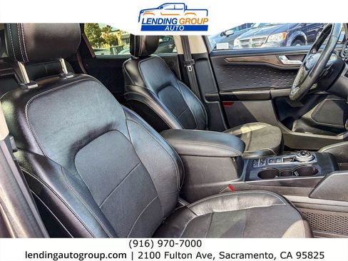Used 2020 Ford Escape Titanium w/ Titanium Premium Package 2.0 AWD/4WD image 16