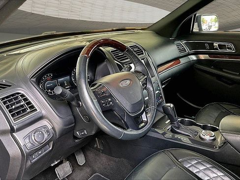 Used 2018 Ford Explorer Platinum AWD/4WD image 10
