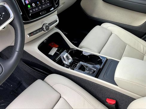 Used 2024 Volvo XC40 B5 Ultimate w/ Climate Package AWD/4WD image 18