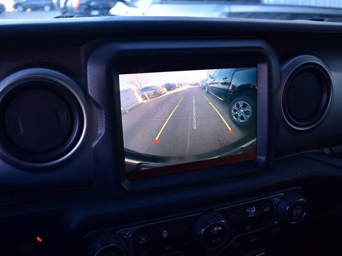 Used 2021 Jeep Wrangler Sport S image 40