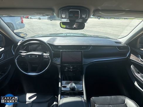 Used 2023 Jeep Grand Cherokee Limited w/ Black Appearance Package AWD/4WD image 22