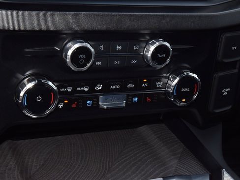 Certified 2024 Ford F250 Platinum image 29