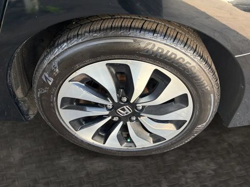 Used 2017 Honda Accord Hybrid Sedan image 40