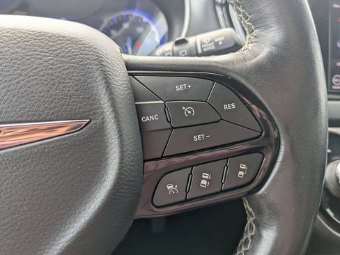 Used 2020 Chrysler Pacifica Touring-L Plus FWD image 29