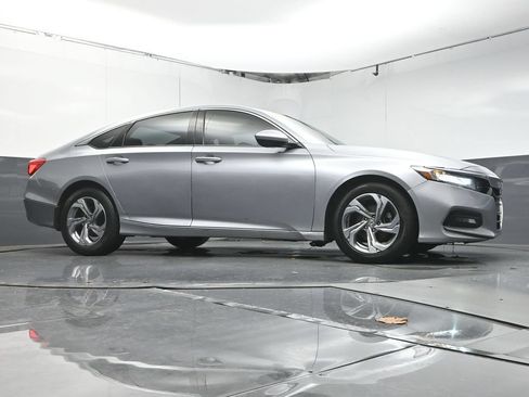 Used 2019 Honda Accord EX image 31