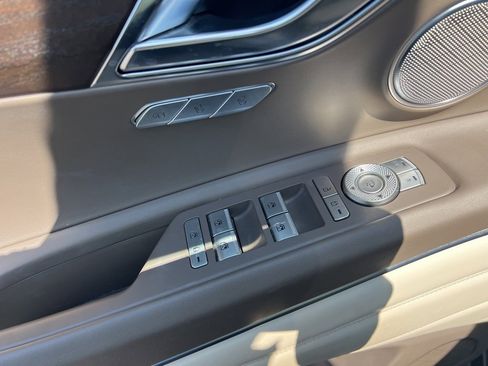 Used 2023 Genesis GV80 2.5T w/ Prestige 20" Package image 14