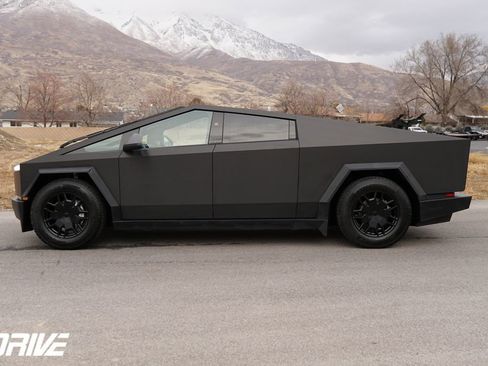 Used 2024 Tesla Cybertruck AWD Crew Cab image 7