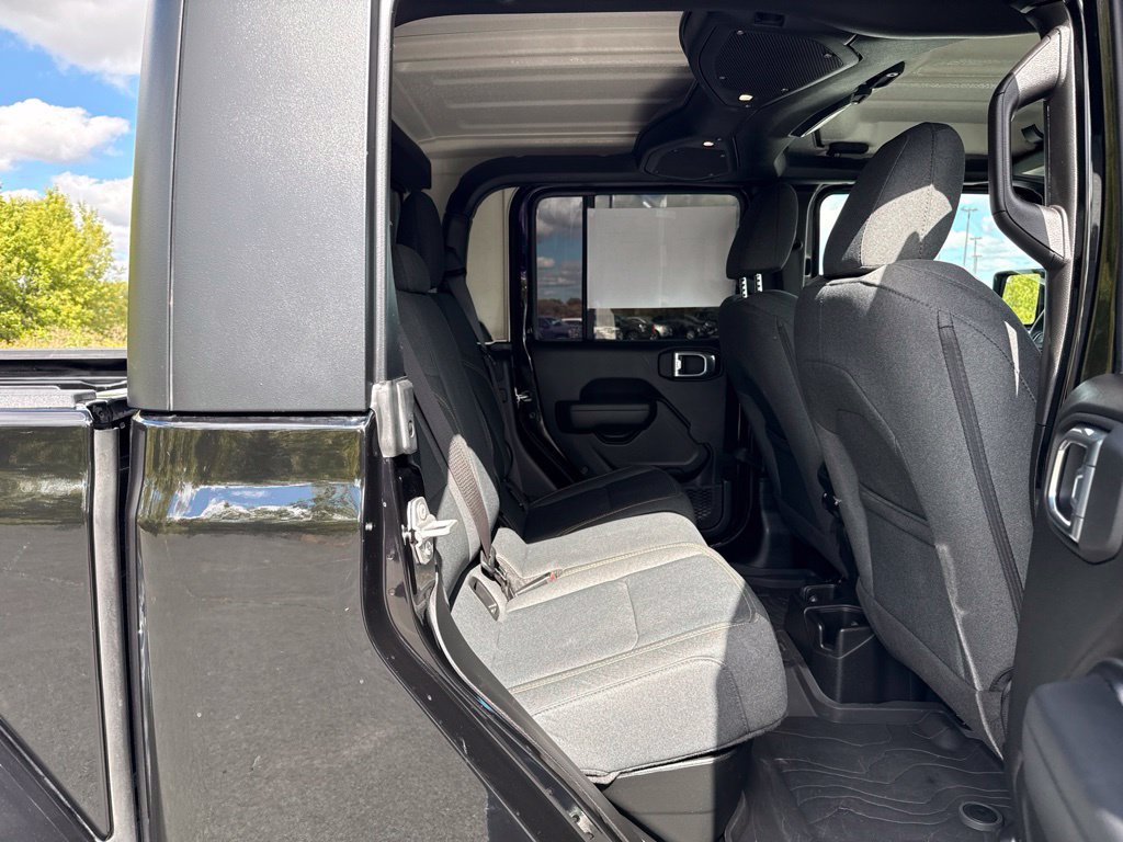 Used 2025 Jeep Gladiator Sport AWD/4WD image 12