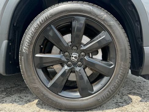 Used 2025 Honda Pilot Black Edition image 13