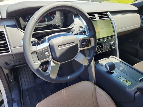 New 2026 Land Rover Discovery Dynamic SE AWD/4WD image 15