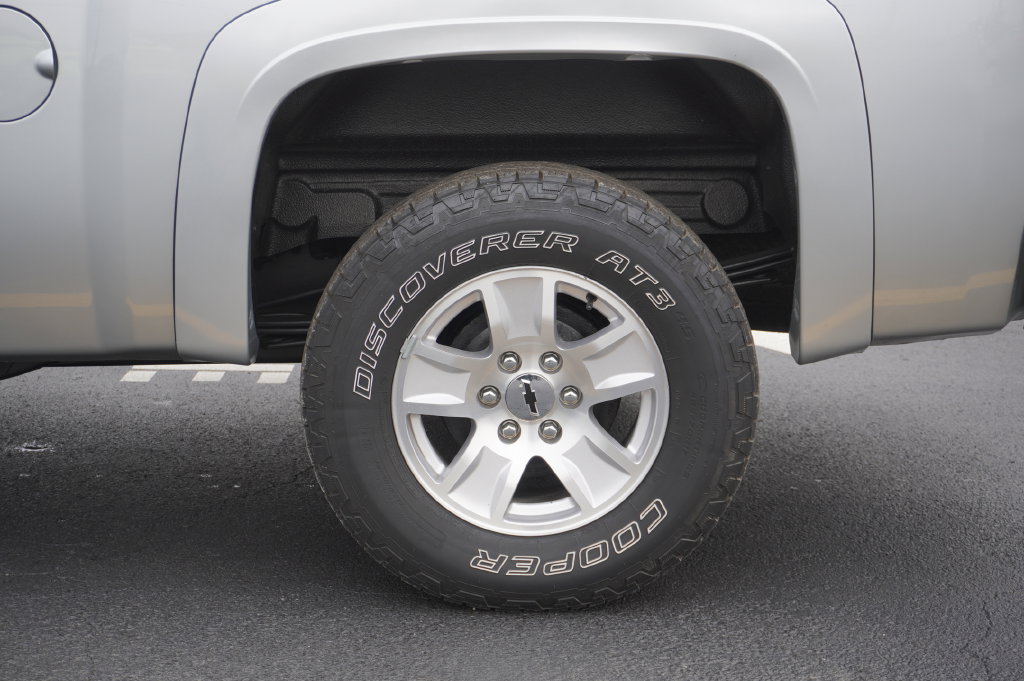 Used 2013 Chevrolet Silverado 1500 LTZ w/ Z71 Appearance Package AWD/4WD image 11
