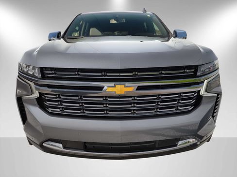 Used 2022 Chevrolet Suburban Premier RWD image 2